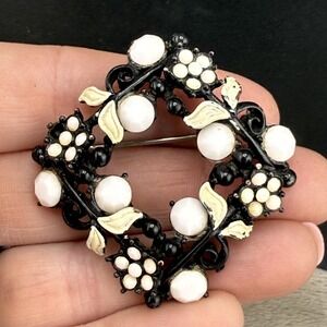 Vintage Estate Brooch Black White Enamel Floral Wreath Square Pin 1.5in
